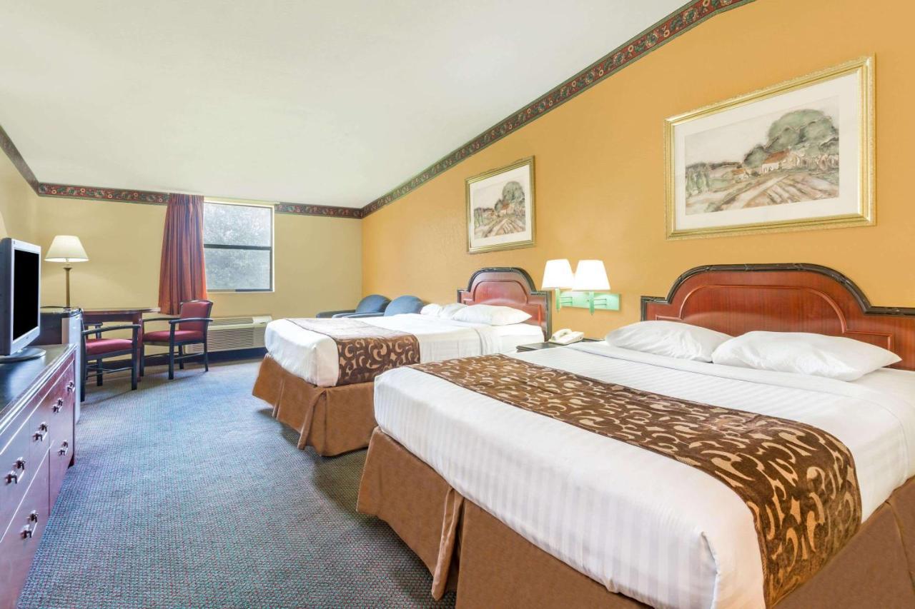 Howard Johnson By Wyndham Lake City Eksteriør bilde