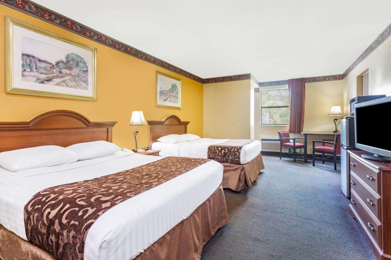 Howard Johnson By Wyndham Lake City Eksteriør bilde
