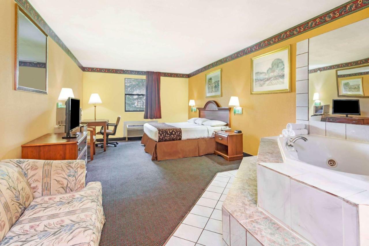Howard Johnson By Wyndham Lake City Eksteriør bilde
